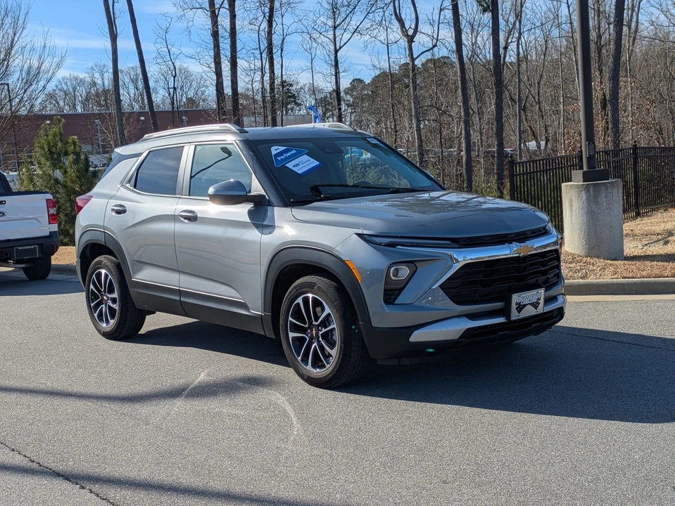 2025 Chevrolet Trailblazer - Image 2 of 21