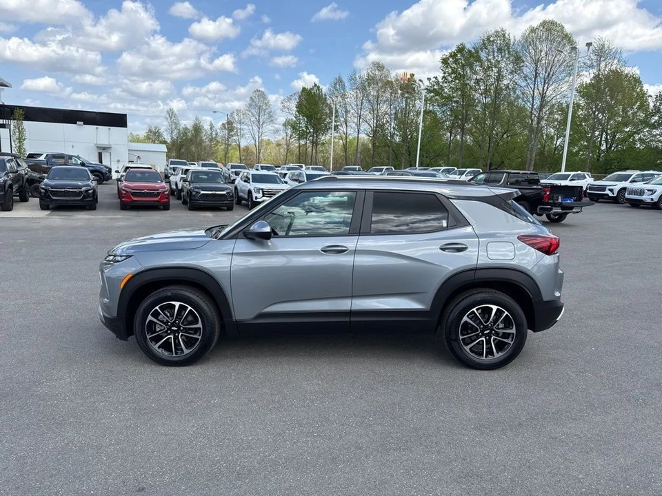 2025 Chevrolet Trailblazer - Image 2 of 21