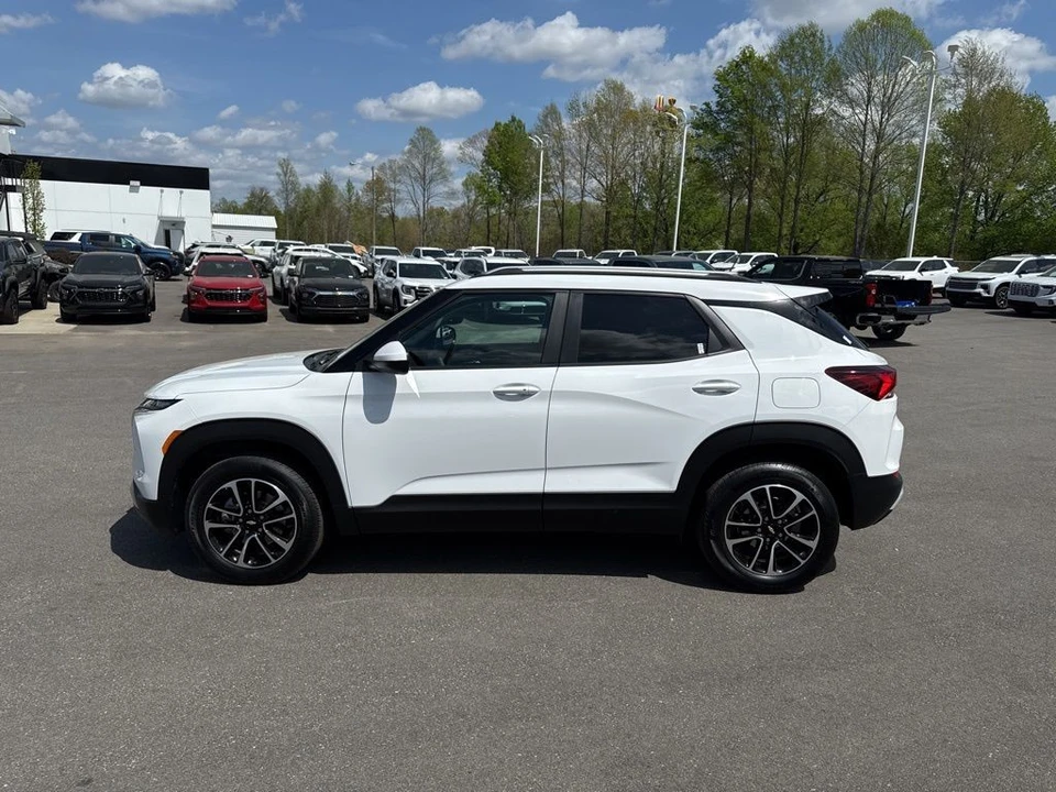 2025 Chevrolet Trailblazer - Image 2 of 21