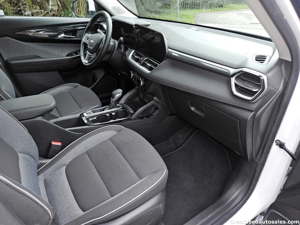 2025 Chevrolet Trailblazer - Image 10 of 21