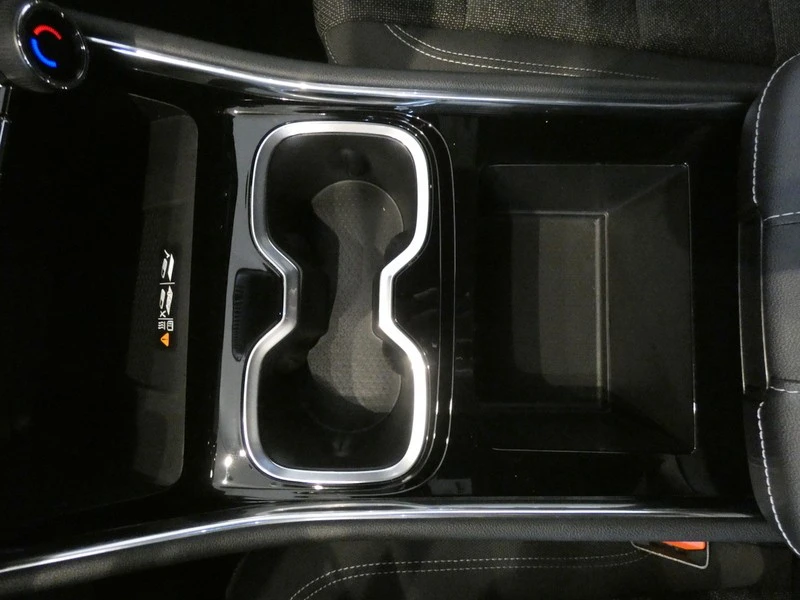 2025 Chevrolet Traverse - Image 16 of 21
