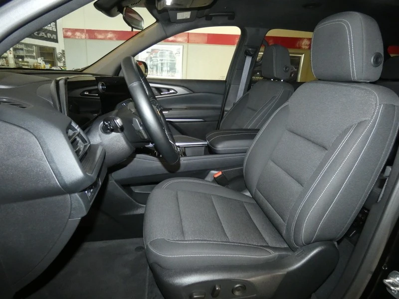 2025 Chevrolet Traverse - Image 9 of 21