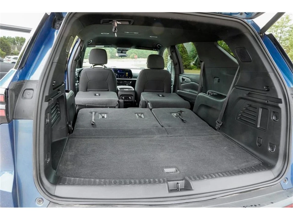 2025 Chevrolet Traverse - Image 16 of 31