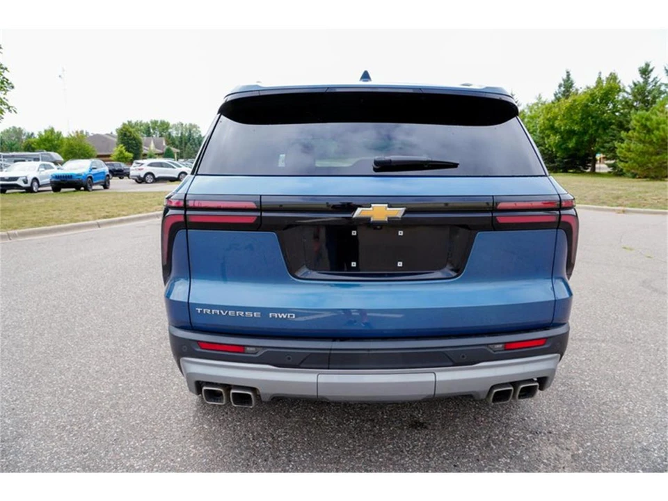 2025 Chevrolet Traverse - Image 4 of 31