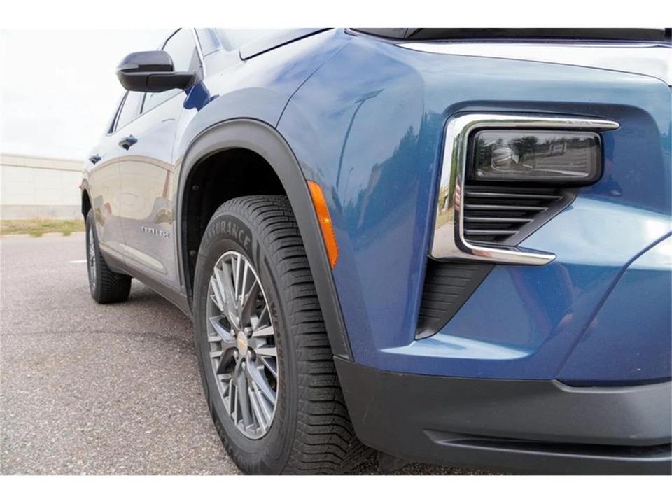 2025 Chevrolet Traverse - Image 25 of 31