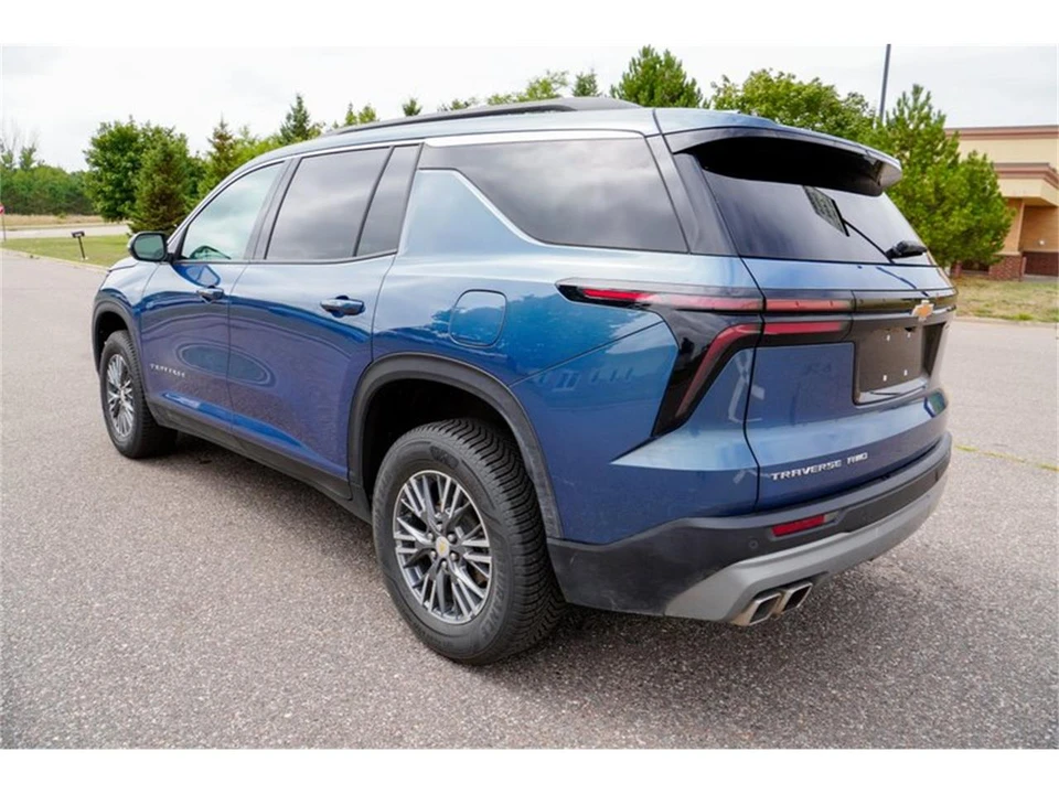 2025 Chevrolet Traverse - Image 5 of 31