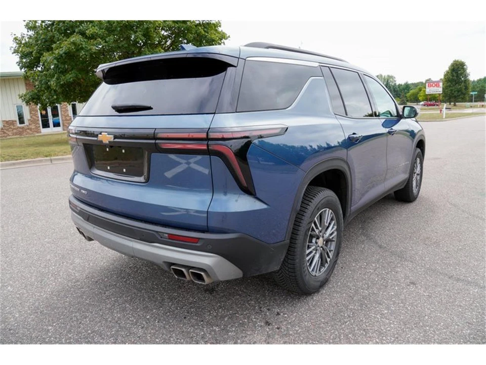 2025 Chevrolet Traverse - Image 3 of 31