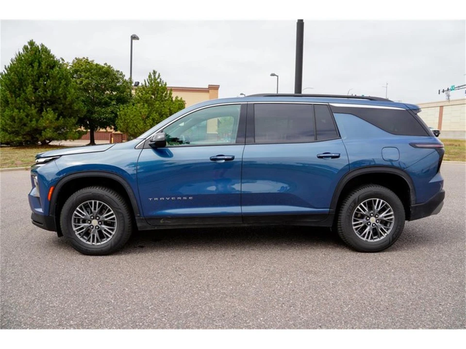 2025 Chevrolet Traverse - Image 6 of 31