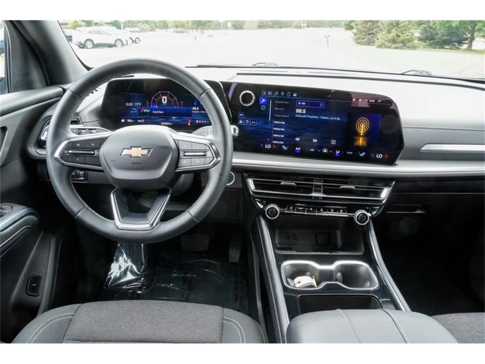 2025 Chevrolet Traverse - Image 10 of 31