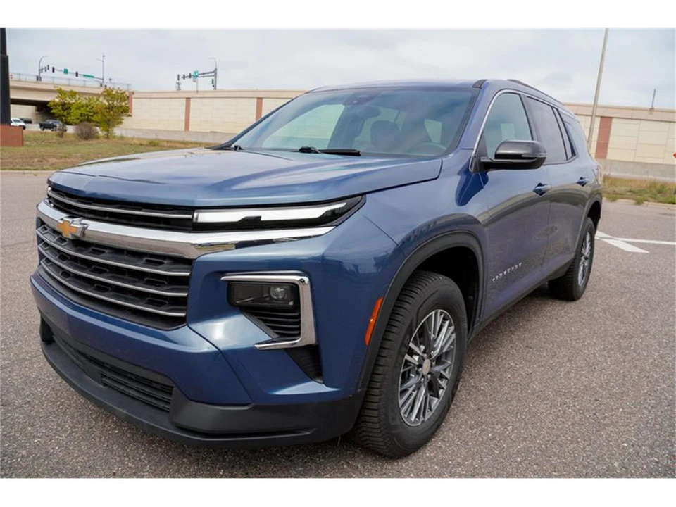 2025 Chevrolet Traverse - Image 7 of 31