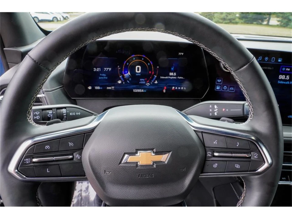 2025 Chevrolet Traverse - Image 11 of 31