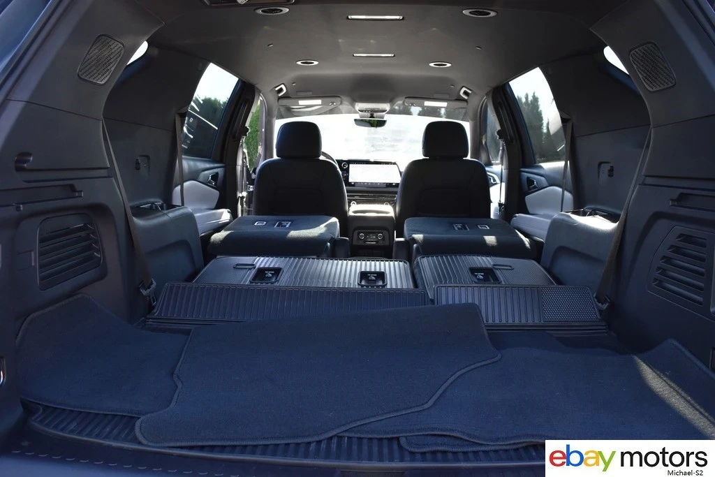 2025 Chevrolet Traverse - Image 16 of 21