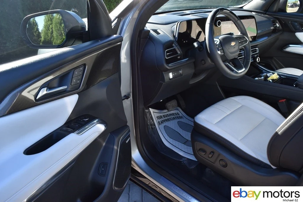 2025 Chevrolet Traverse - Image 11 of 21