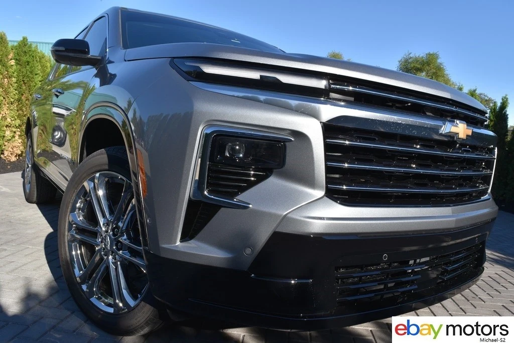 2025 Chevrolet Traverse - Image 2 of 21