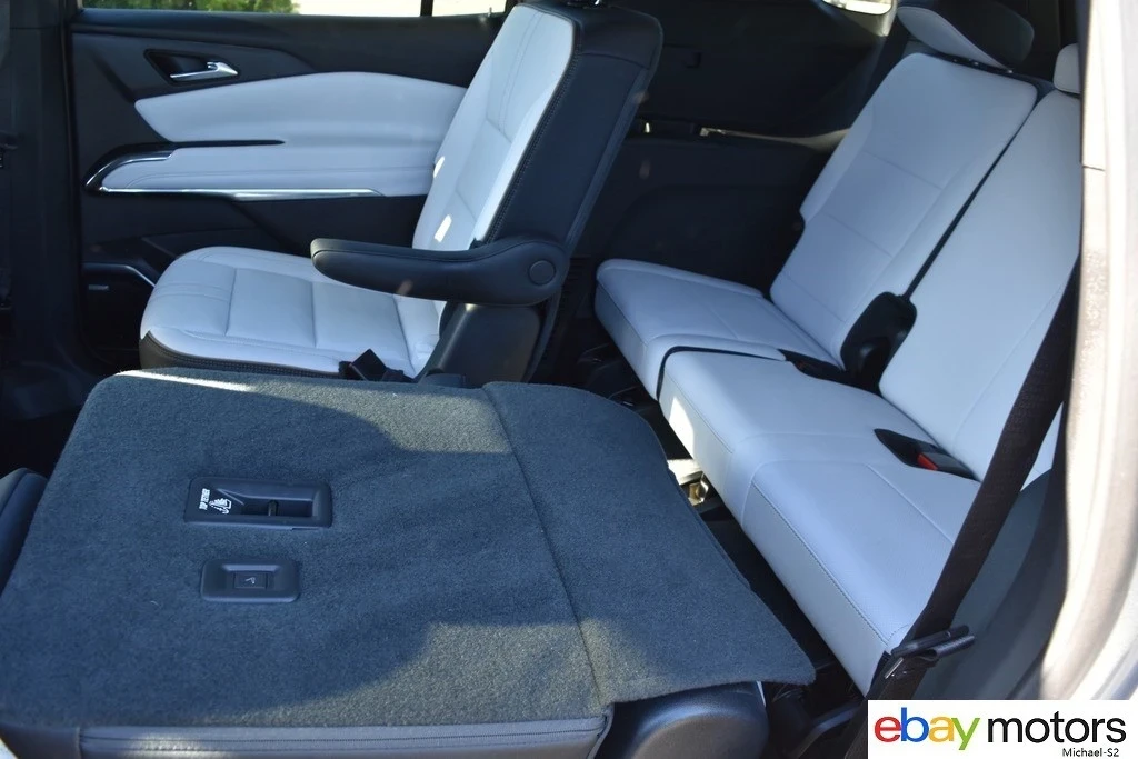 2025 Chevrolet Traverse - Image 14 of 21