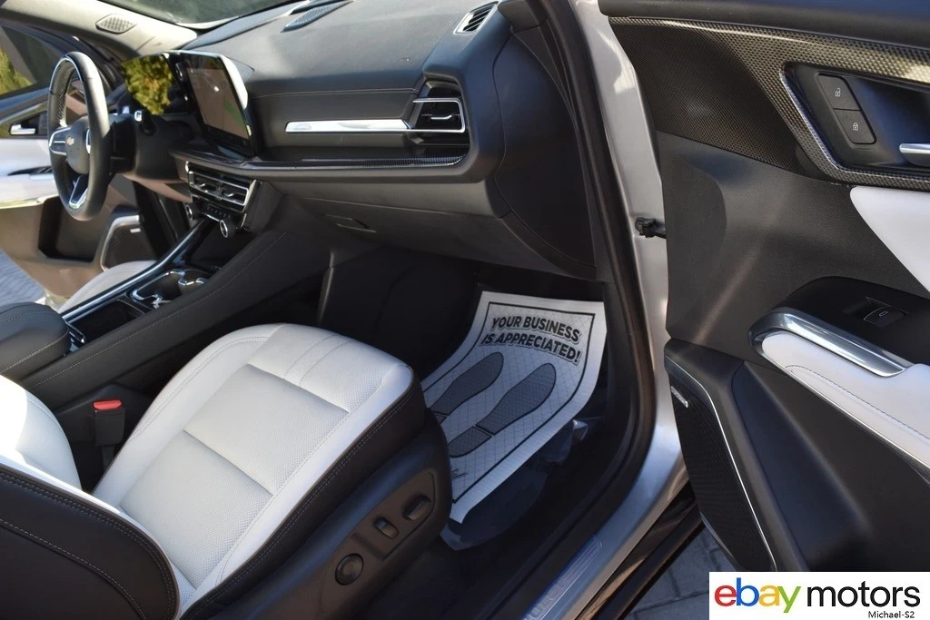 2025 Chevrolet Traverse - Image 17 of 21