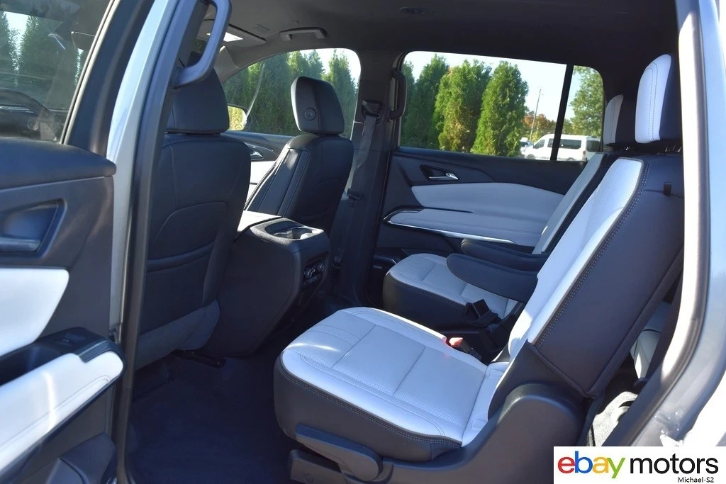 2025 Chevrolet Traverse - Image 13 of 21