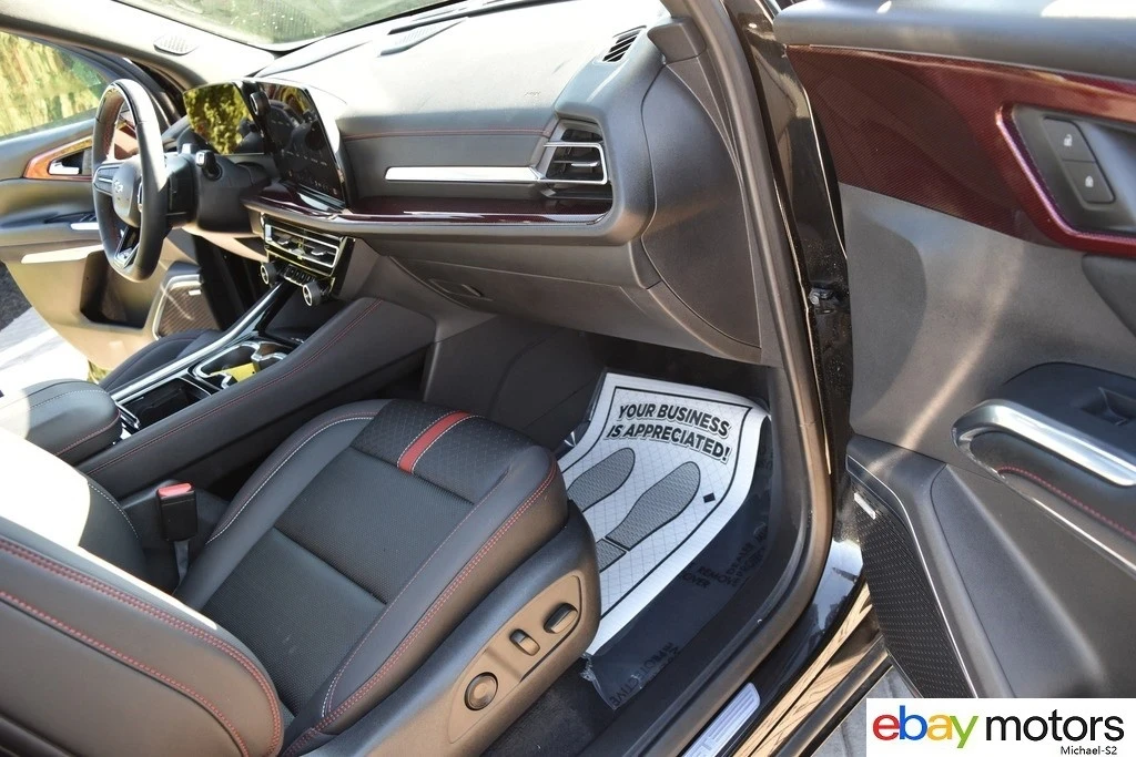 2025 Chevrolet Traverse - Image 17 of 21