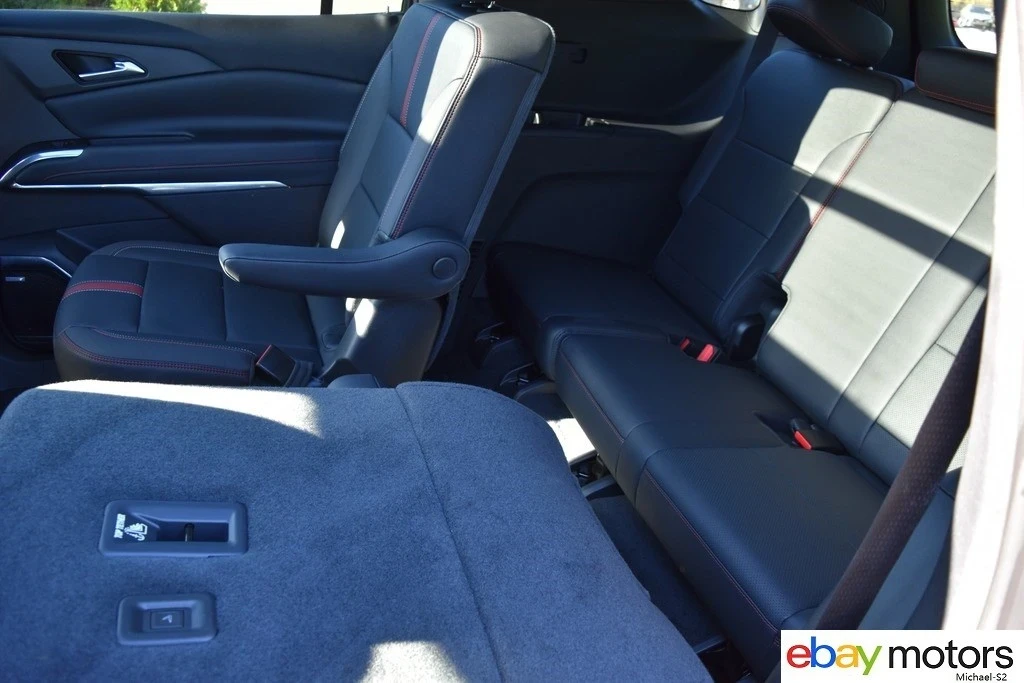 2025 Chevrolet Traverse - Image 14 of 21