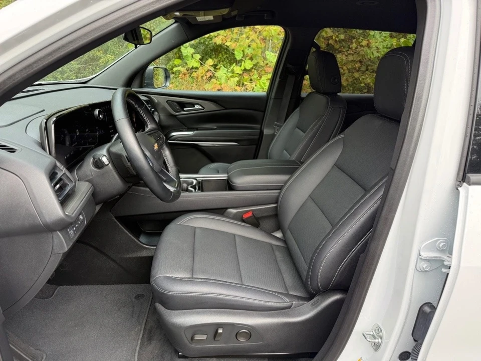 2025 Chevrolet Traverse - Image 11 of 12