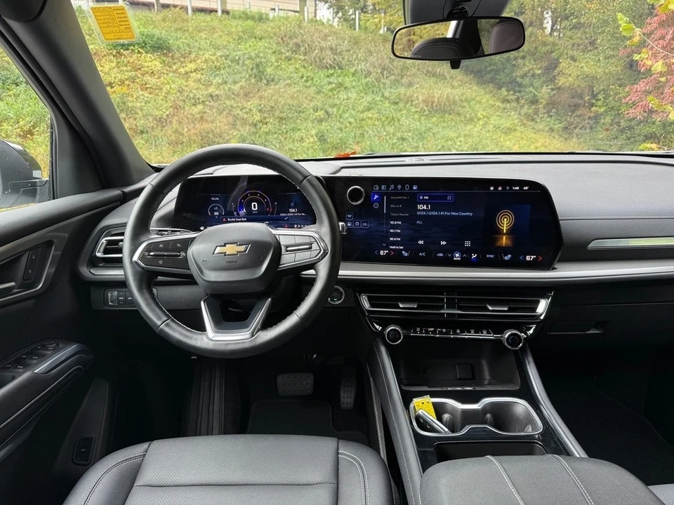 2025 Chevrolet Traverse - Image 10 of 12
