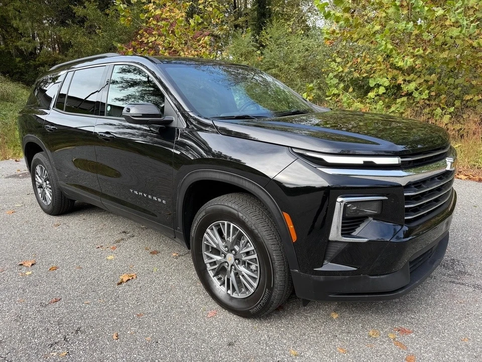 2025 Chevrolet Traverse - Image 4 of 12