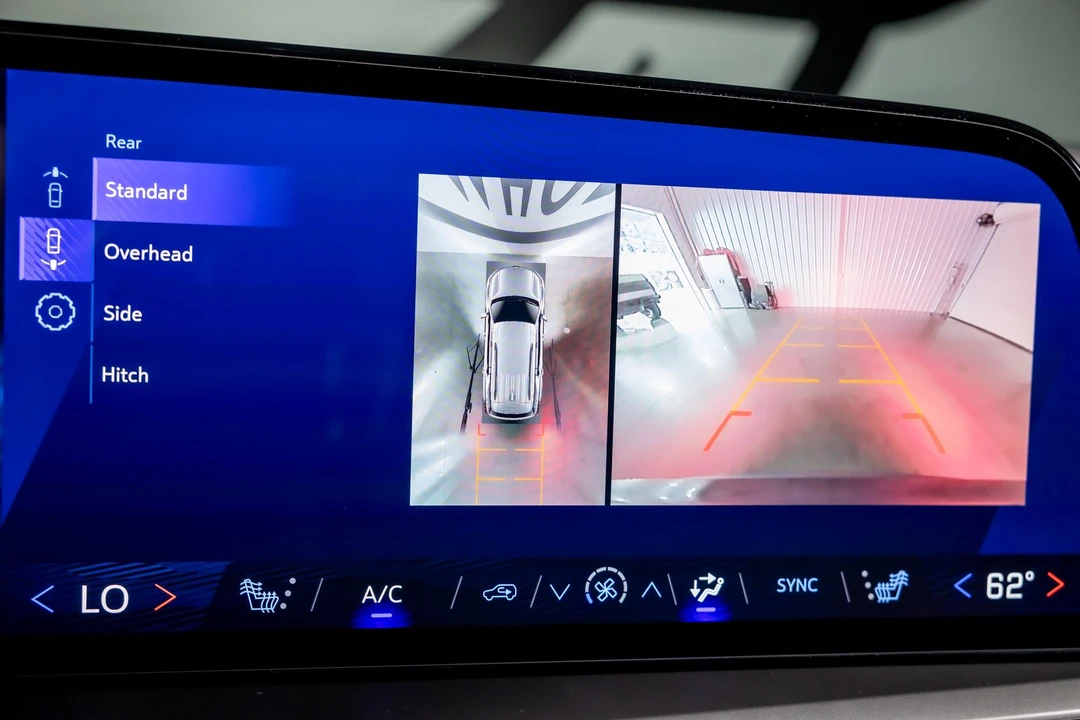 2025 Chevrolet Traverse - Image 10 of 12