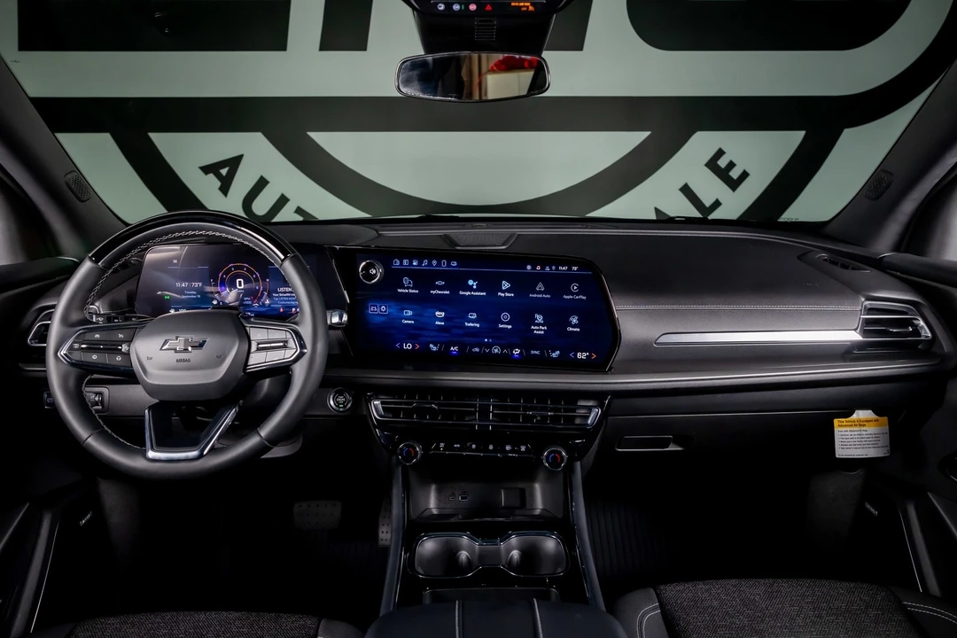 2025 Chevrolet Traverse - Image 2 of 21