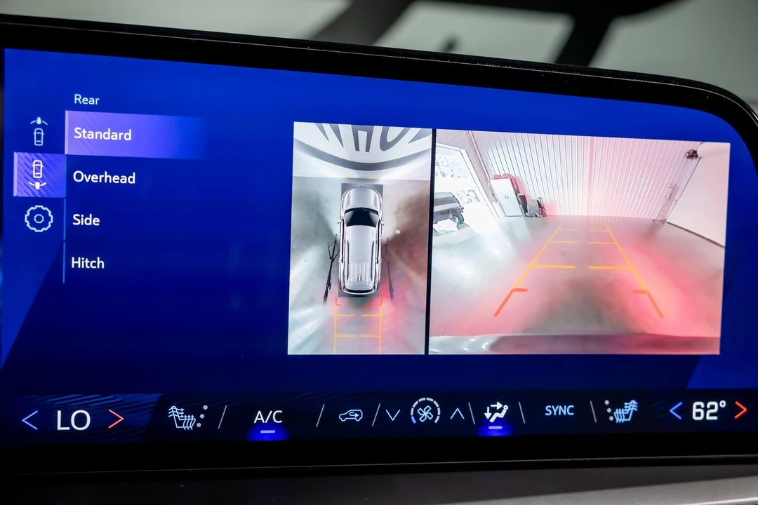 2025 Chevrolet Traverse - Image 10 of 21