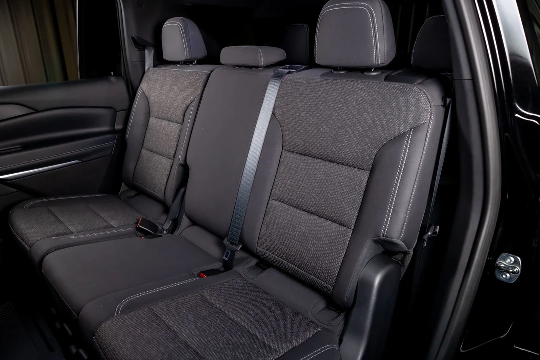 2025 Chevrolet Traverse - Image 16 of 21
