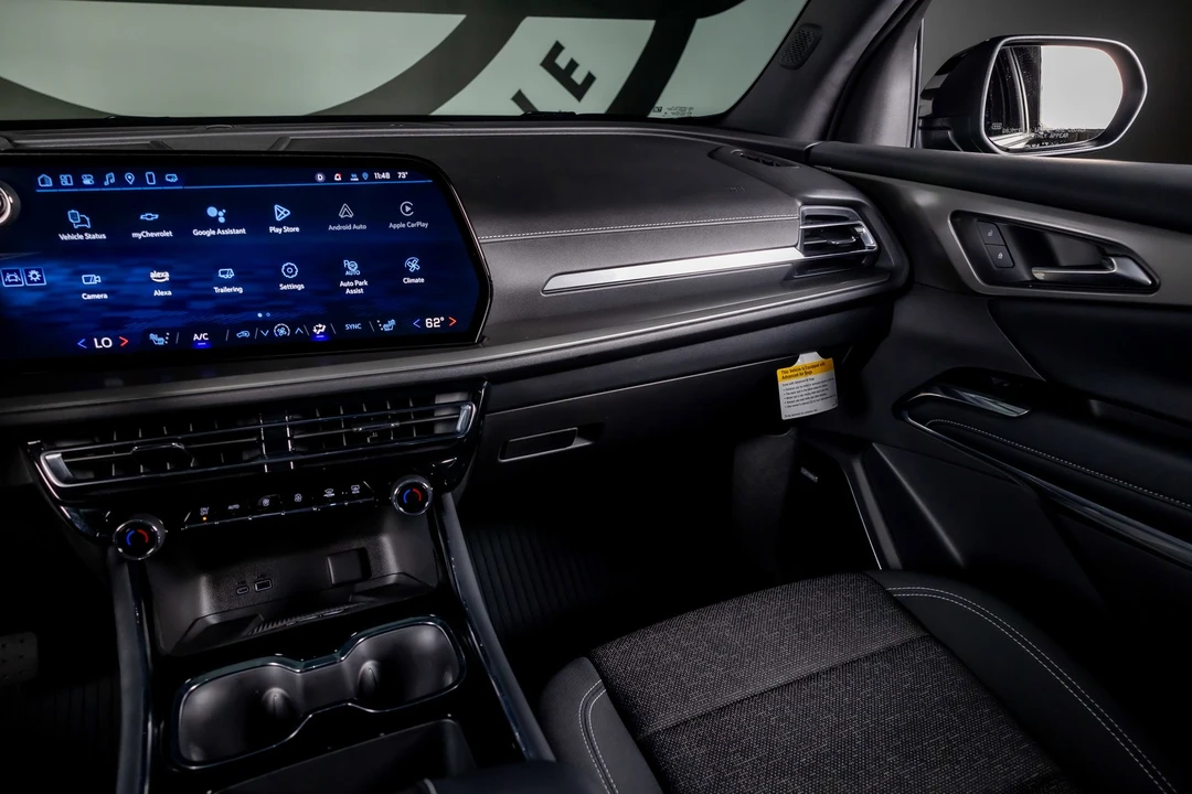 2025 Chevrolet Traverse - Image 8 of 12