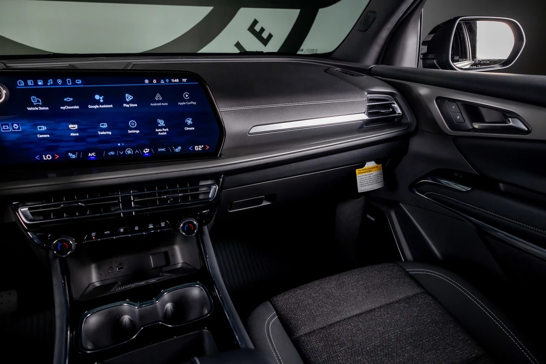 2025 Chevrolet Traverse - Image 8 of 12