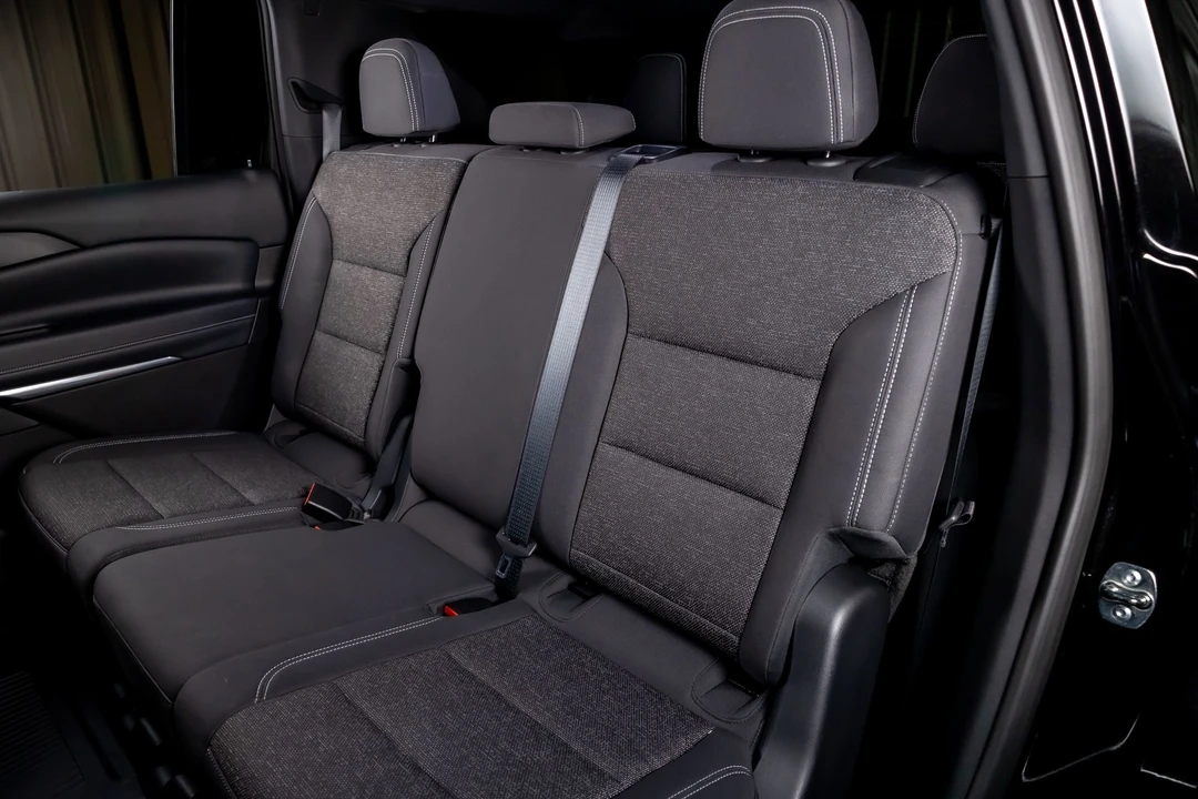 2025 Chevrolet Traverse - Image 16 of 21