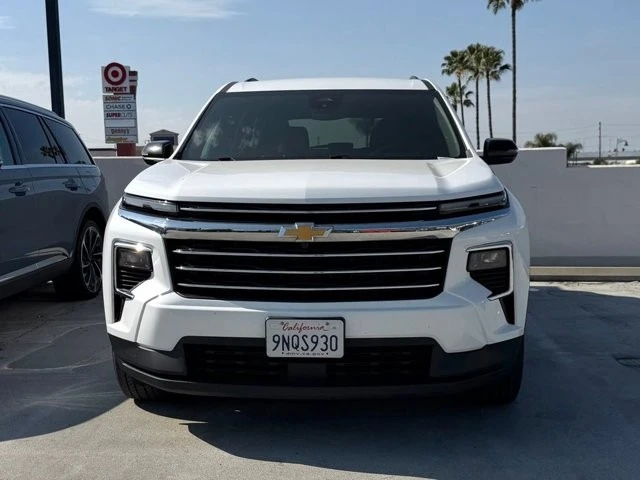 2025 Chevrolet Traverse - Image 2 of 12