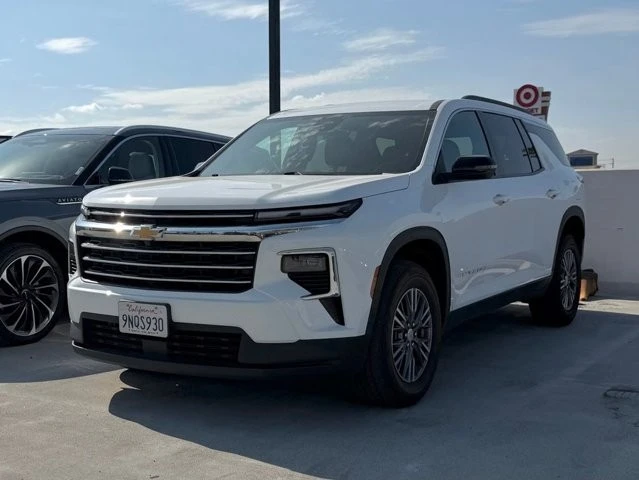 2025 Chevrolet Traverse - Image 3 of 12