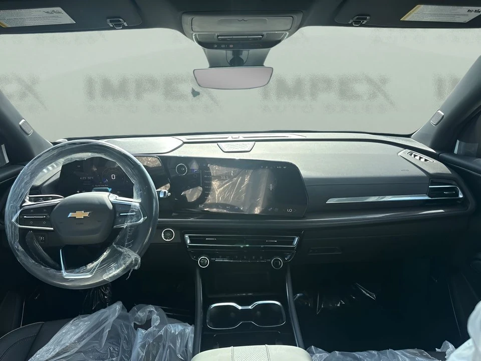 2025 Chevrolet Traverse - Image 15 of 21