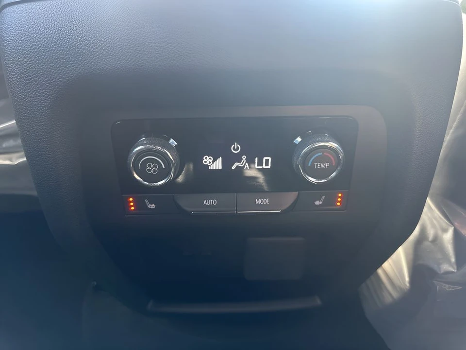 2025 Chevrolet Traverse - Image 19 of 21