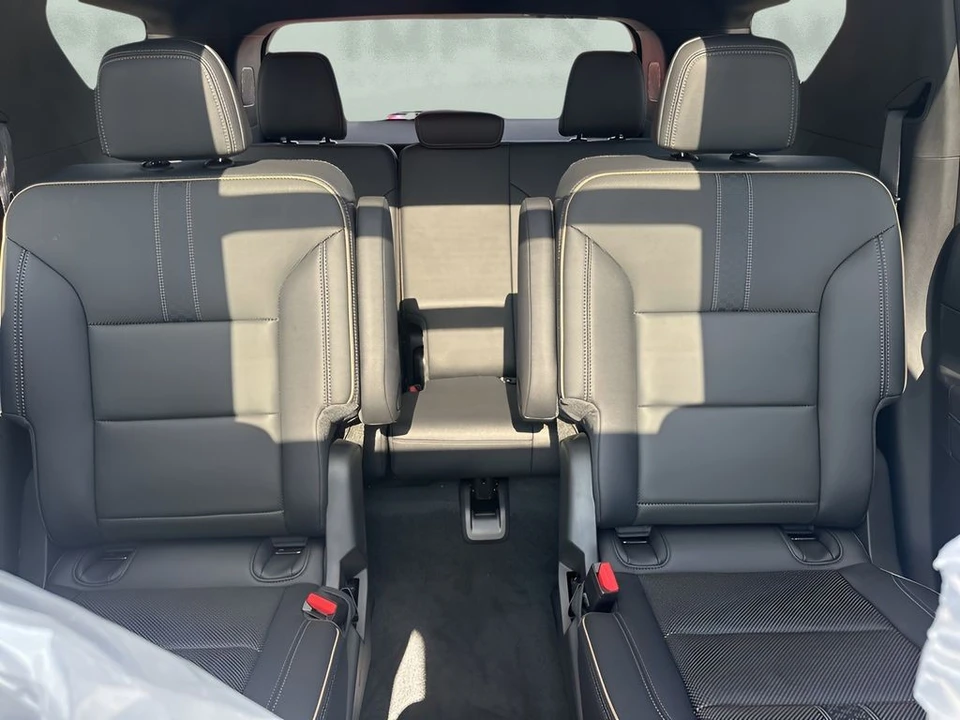 2025 Chevrolet Traverse - Image 13 of 21