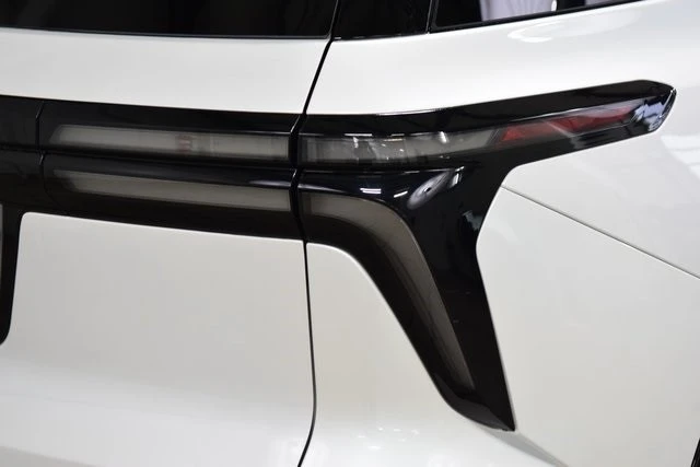 2025 Chevrolet Traverse - Image 19 of 21