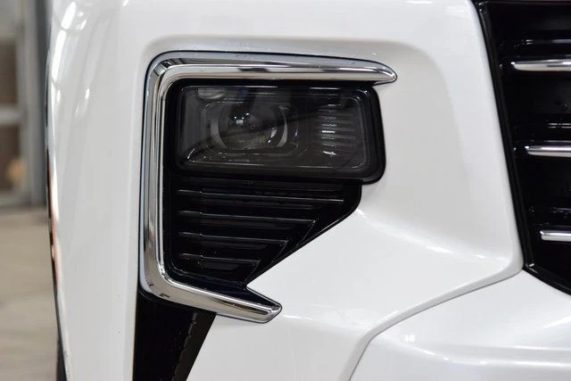 2025 Chevrolet Traverse - Image 14 of 21