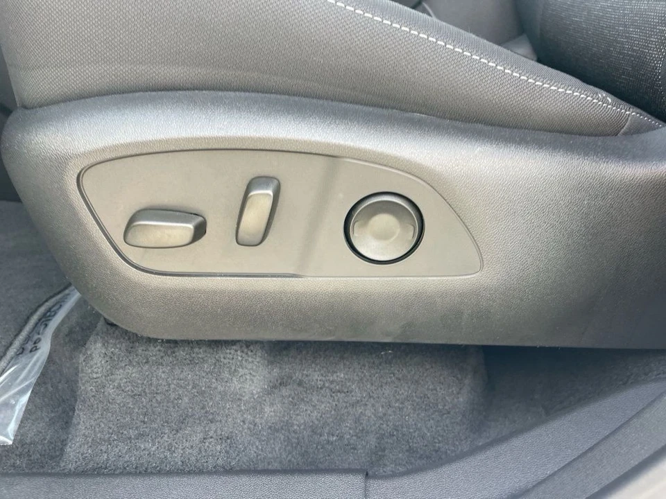 2025 Chevrolet Traverse - Image 10 of 21