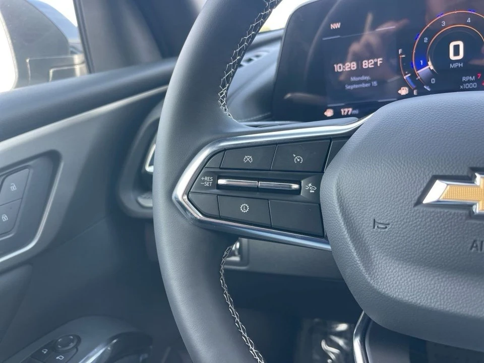 2025 Chevrolet Traverse - Image 15 of 21