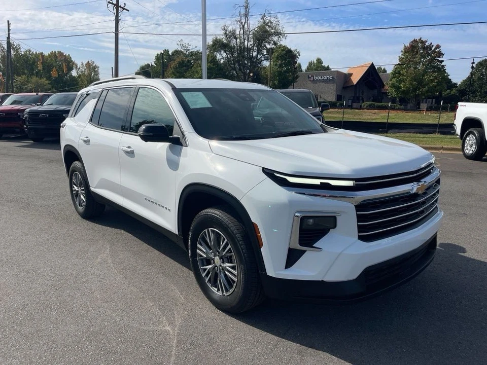 2025 Chevrolet Traverse - Image 7 of 12