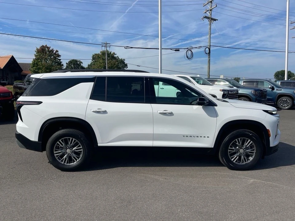 2025 Chevrolet Traverse - Image 6 of 21