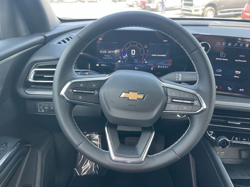 2025 Chevrolet Traverse - Image 14 of 21