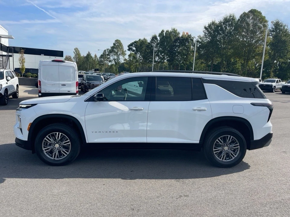 2025 Chevrolet Traverse - Image 2 of 12