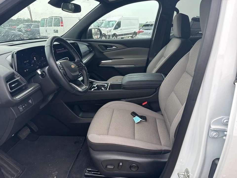 2025 Chevrolet Traverse - Image 5 of 6