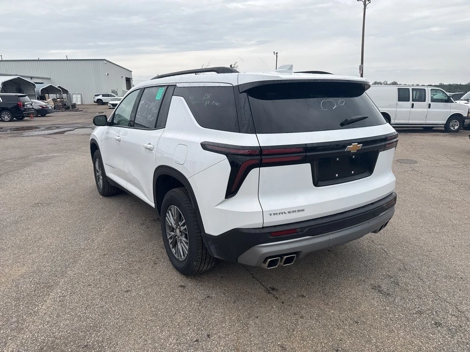 2025 Chevrolet Traverse - Image 2 of 6