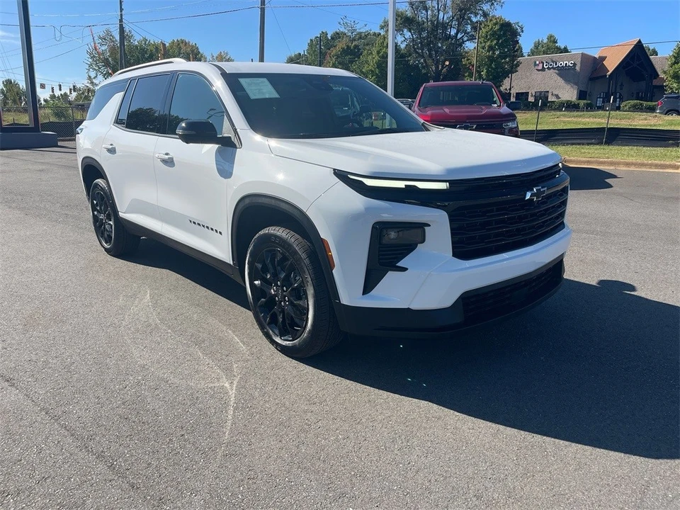 2025 Chevrolet Traverse - Image 7 of 12