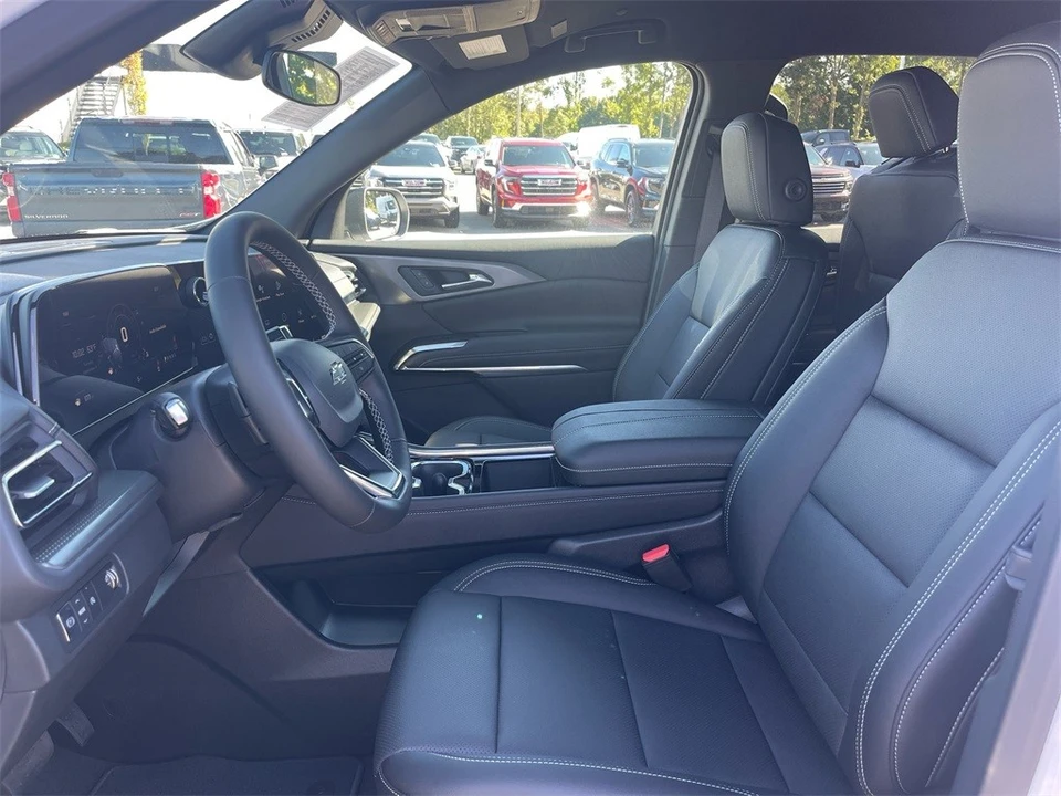 2025 Chevrolet Traverse - Image 9 of 12
